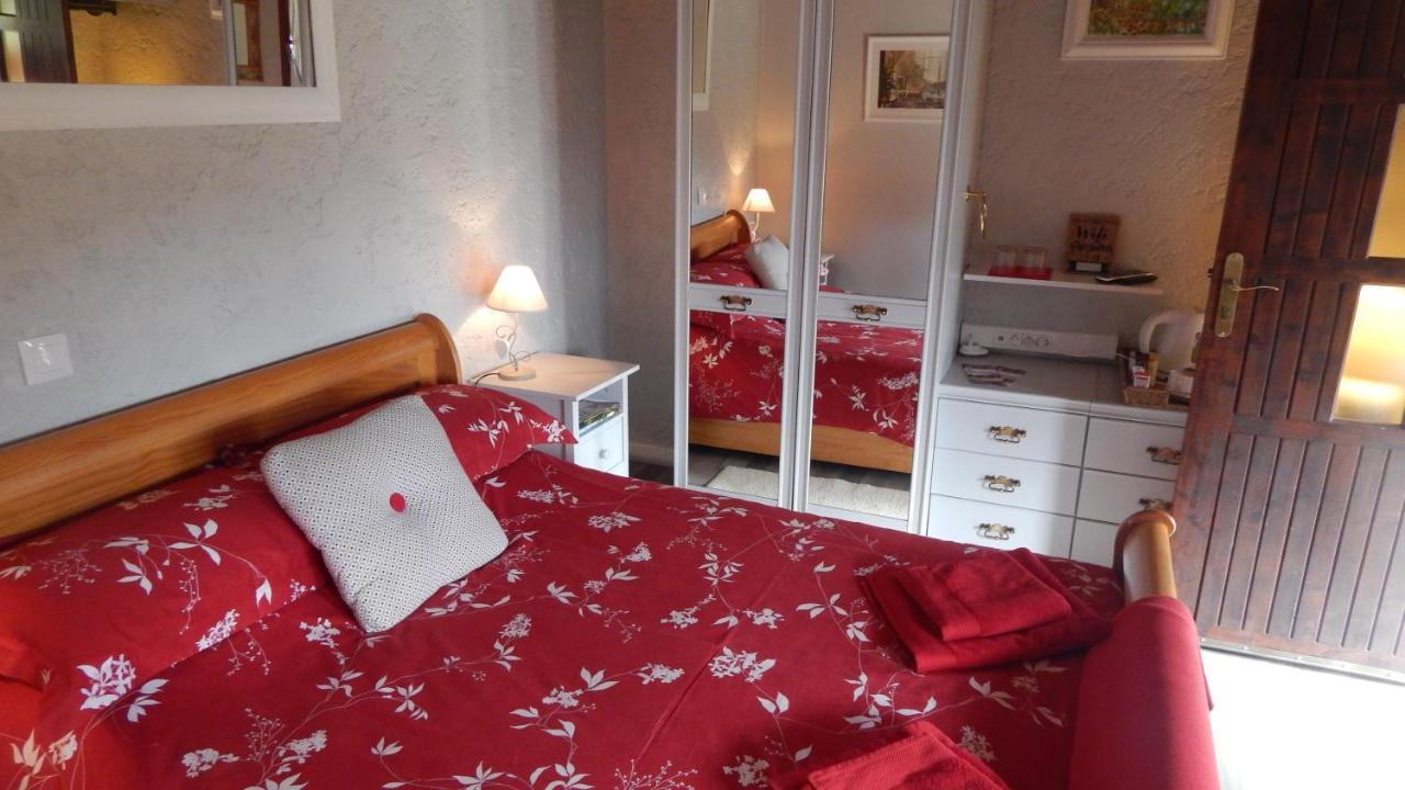 The Petite Chalet Chambre D'Hotes L'Isle-Jourdain  Экстерьер фото