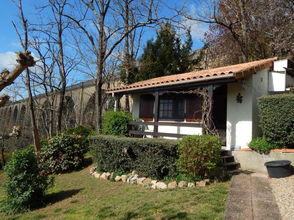 The Petite Chalet Chambre D'Hotes L'Isle-Jourdain  Экстерьер фото